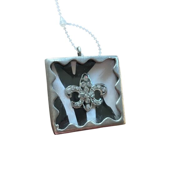 Jewel Kade Vintage Double-Sided Pendant With Crown & Fleur-De-Lis Designs Encase - Picture 1 of 5